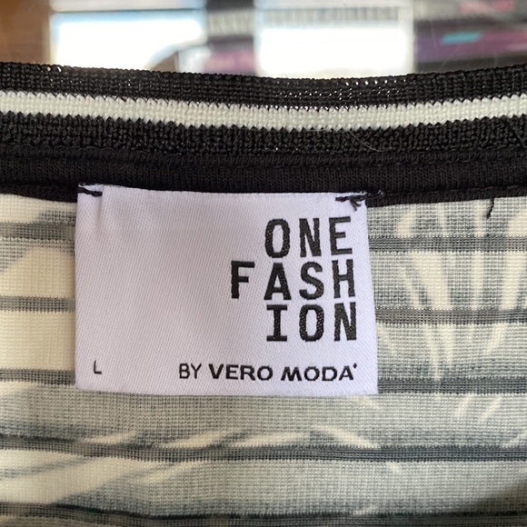 Burnout Veto Moda - One Fashion SS Blouse Size Large - Picture 2 of 9